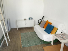 Independent studuo close to Paris
